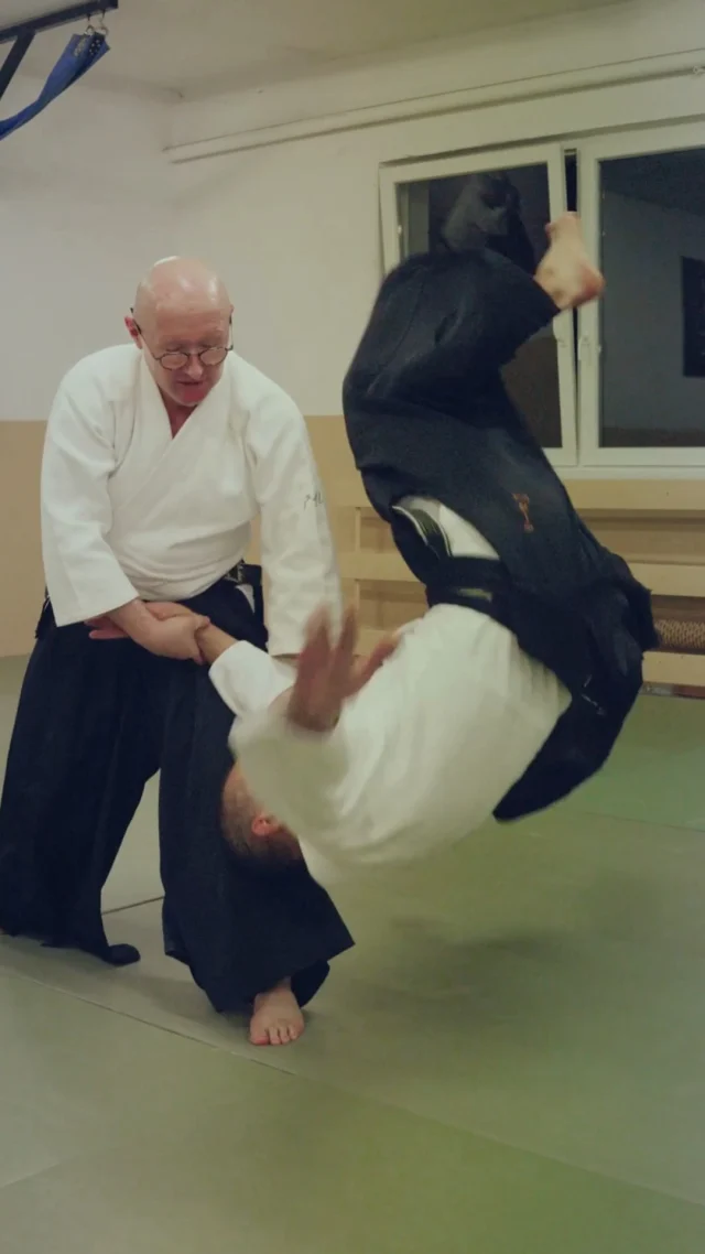 🥋 Praca, dom, obowiązki… a kiedy ostatnio zrobiłeś coś tylko dla siebie?Aikido to nie tylko sztuka walki. To ruch, koncentracja, nauka nowych umiejętności i świetny sposób, żeby na chwilę odłączyć głowę od codzienności.Nie musisz mieć doświadczenia. Nie musisz być wysportowany. Nie musisz nawet wiedzieć, czym dokładnie jest aikido. 😉👉 Zaczynamy od podstaw i pomagamy Ci od pierwszego treningu.W Shin Dojo ćwiczymy bez rywalizacji i presji. Każdy rozwija się we własnym tempie.❤️ Pierwszy miesiąc treningów masz GRATIS.🥋 Grupa początkująca 📅 wtorki i czwartki, 19:30 📍 ul. Cicha 1, Stadion AZS – blisko CytadeliPrzyjdź i sprawdź, czy aikido jest właśnie tym, czego Ci brakowało.Do zobaczenia na macie!Kliknij "DOWIEDZ SIĘ WIĘCEJ" żeby zagwarantować sobie miejsce na treningach