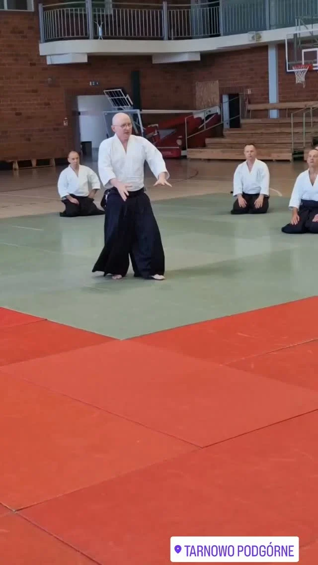 Tak wyglądał weekend z shihanem Dimitrim Crenier 🥋International Aikido Friendship Seminar w Tarnowie Podgórnym: dwa dni, trzy treningi i duża dawka aikidockiej wiedzy. Na macie shihan Dimitri z Belgii i nasi senseje Adam Manikowski i Wojciech Drąg.Dziękujemy wszystkim, którzy przyjechali, i gminie Tarnowo Podgórne za wsparcie 🙏#aikido #shindojo #poznań #sztukawalki #trening